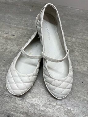 Penny Loves Kenny 7th Heaven‎ Mary Jane Flats 37 White Quilted Elastic Strap
